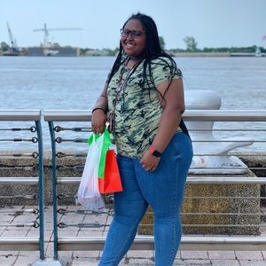 Meet your Posher, Chanelle